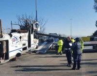 Metro C, rimosso il camper distrutto dalle fiamme