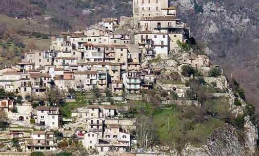 “Mangiando sotto le stelle” a Castel di Tora