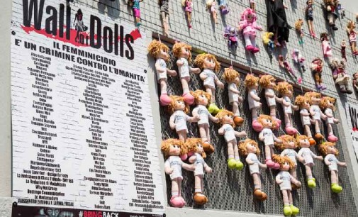 WALL OF DOLLS – Il muro delle bambole contro il femminicidio