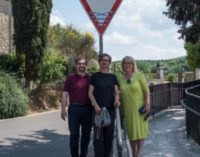 La creatività di Clet Abraham invade le strade di Monteriggioni e Castellina Scalo