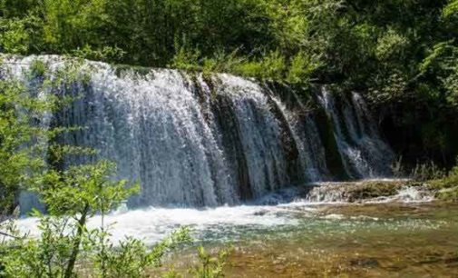 TREKKING “SEMILIQUIDO” ALLE CASCATE DEL FIUME RIO