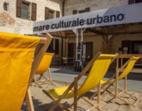 Torna la musica a MARE CULTURALE URBANO! Al via dal 15 giugno “Il Lungomare Di Milano”, la programmazione culturale estiva con concerti, dj set e karaoke e tanto altro. Novità della stagione la collaborazione con il PICCOLO TEATRO DI MILANO!