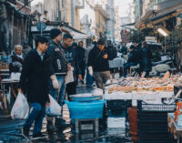 Una mostra outdoor nel centro storico di Napoli. Dalla scuola alla strada, per raccontarsi attraverso la fotografia