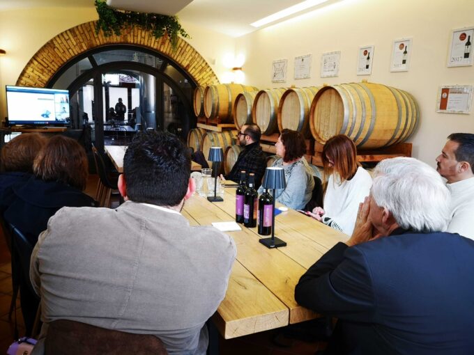 Casale Vallechiesa Winery innova la filiera con la prima tracciabilità in blockchain di un vino della Roma Doc