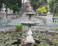 Il giardino di Villa Corsini, parco pubblico chiuso da mesi per la caduta di alcuni rami