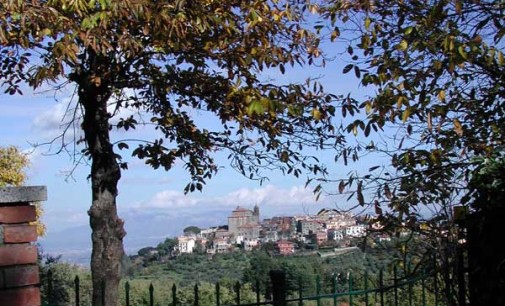 “Io e lo Straniero”, l’ultimo affascinante libro della scrittrice genzanese Bianca Silvestri