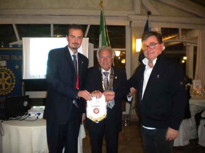 Il Rotaract Castelli Romani a sostegno del progetto “Voglio andare a scuola” .
