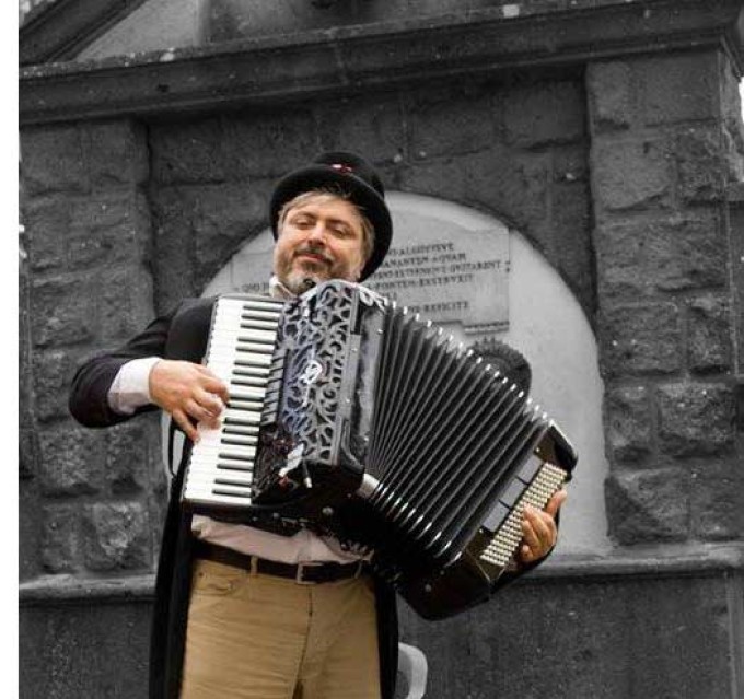 Daniele Mutino, Cantastorie per Tempi Moderni