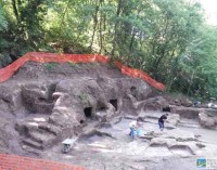 Un’antica strada tagliata nel tufo La necropoli del Cavone di Monte Li Santi