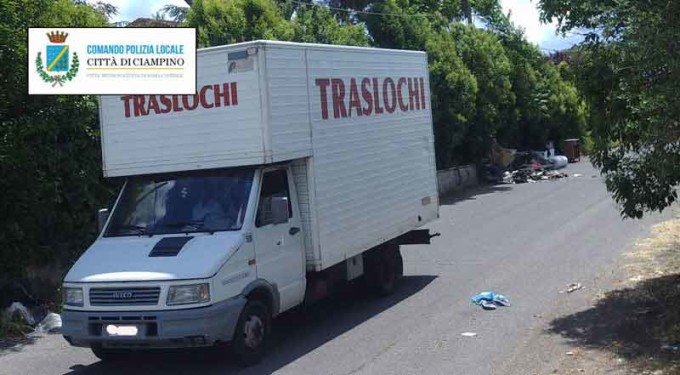 Ciampino. La Polizia Locale individua chi deturpava Via Enzo Ferrari abbandonando rifiuti