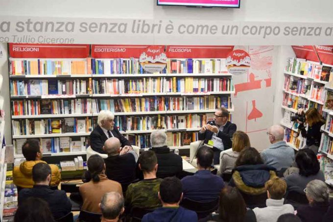 Valerio Massimo Manfredi fa il pieno alla Mondadori di Genzano