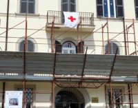 GROTTAFERRATA, LA BANDIERA DELLA CROCE ROSSA SU PALAZZO CONSOLI