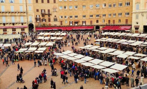 Siena, in Piazza del Campo si rievoca il “mercato grande”