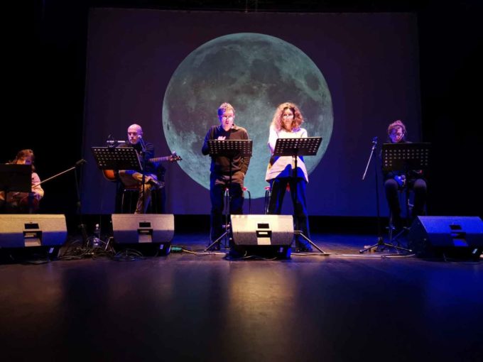 “Mai così vicina”: un viaggio di suggestioni verso la luna al Teatro Artemisio-Volonté