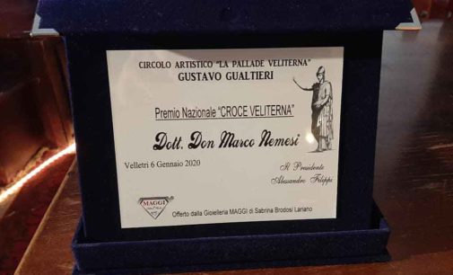 IL PREMIO CROCE VELITERNA DOTT DON MARCO NEMESI AD EMMA CHIAVARONE