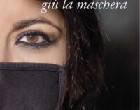“Su la mascherina, giù la maschera” di Marzia Mancini