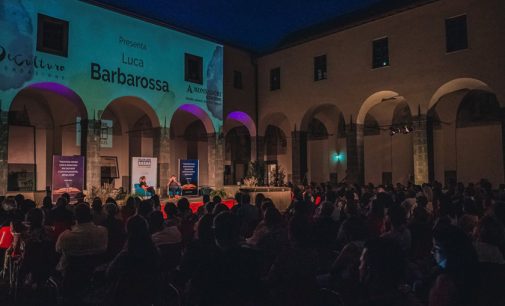 Gran pienone al Chiostro per la serata di “Velletri Libris” con Luca Barbarossa