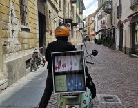 Il giro d’Italia con la Vespa-libreria viaggiante di Fabio Mendolicchio