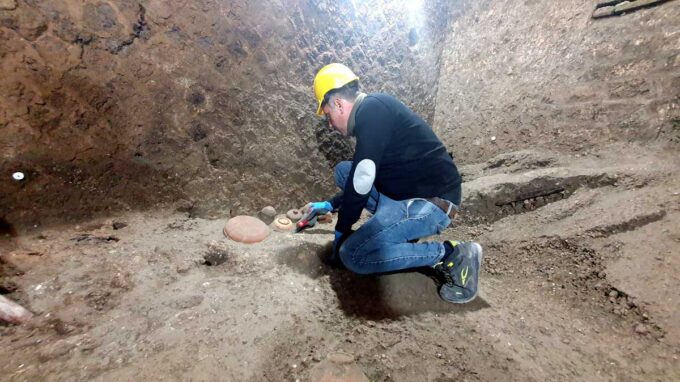 POMPEI, SI AMPLIA LO SCAVO DI CIVITA GIULIANA: RINVENUTI NUOVI REPERTI 