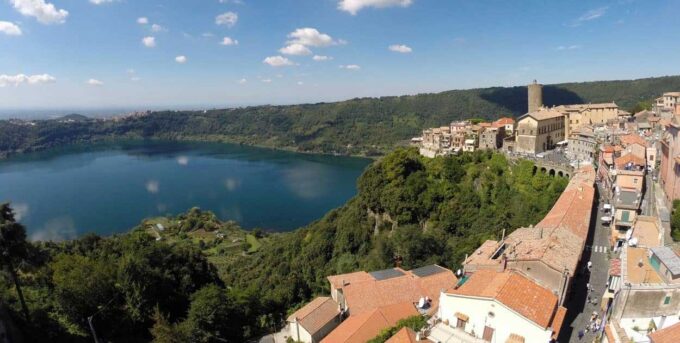 Sagra delle fragole e Mostra dei Fiori a Nemi