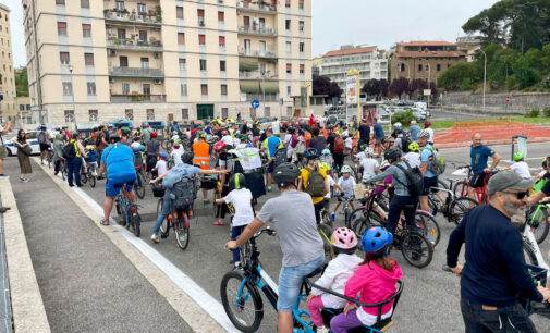 la KidicalMass, la pedalata romana per bambini e non, tutti insieme tra le strade di Roma