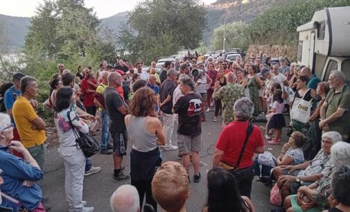 Centinaia di persone per l’assemblea al lago di Nemi