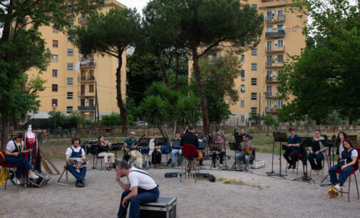 TEATRO, 28/09 – Nel centenario della scomparsa di Puccini, la Turandot risuona tra le case popolari di Roma messa in scena dalle maestranze