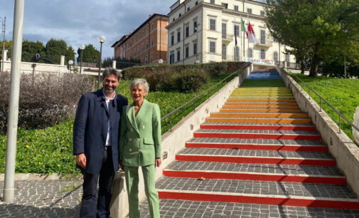 Grottaferrata – La scalinata di Palazzo Consoli si colora di Pace