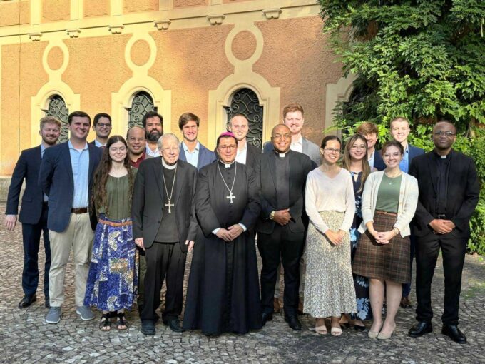 IL VESCOVO VINCENZO VIVA IN VISITA AL CATHOLIC INSTITUTE OF TECHNOLOGY DI CASTEL GANDOLFO