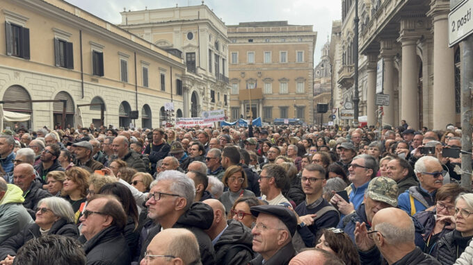 ENS: “IL VERO SORDO È IL GOVERNO”