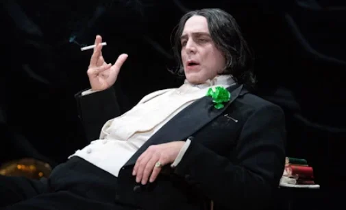 Teatro Parioli Costanzo: Daniele Pecci è Oscar Wilde in “DIVAGAZIONI E DELIZIE” e dall’11 dicembre  M