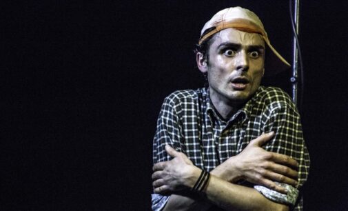 Il primo monologo teatrale a impatto ambientale 0: “Mi abbatto e sono felice”, in scena a Spazio Diamante dal 18 dicembre