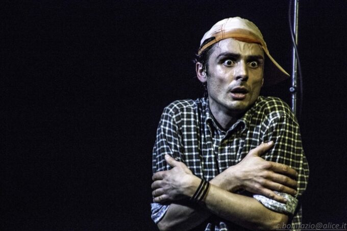 Il primo monologo teatrale a impatto ambientale 0: “Mi abbatto e sono felice”, in scena a Spazio Diamante dal 18 dicembre